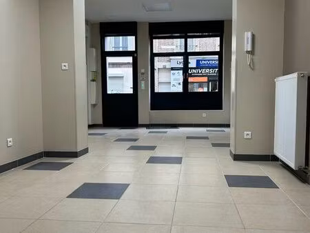 local commercial très lumineux – excellent potentiel