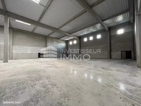 local d'activité 823 m²