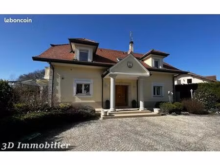 maison 10 pièces 211 m²