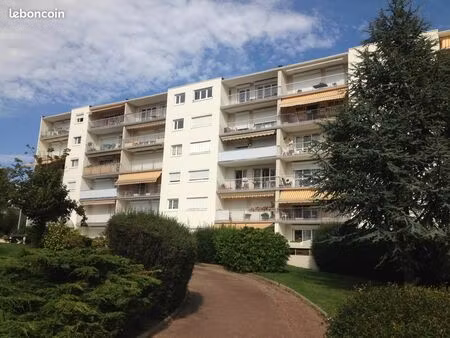 grand studio calme  lumineux et meublé de 40 m² au havre