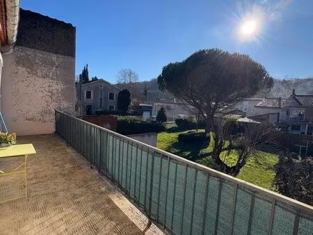 t3 rénové avec balcon plein sud – proche centre-ville de castres