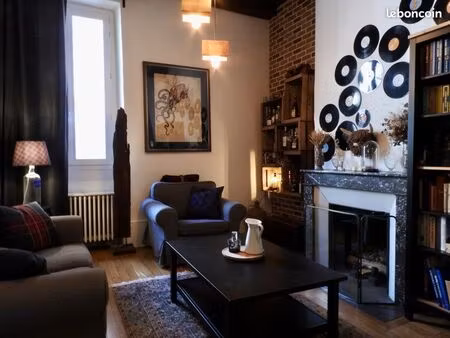 t3 atypique de 86 m² rénové – hyper centre historique chambéry