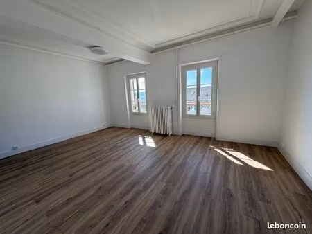 studio 1 pièce 32 m²