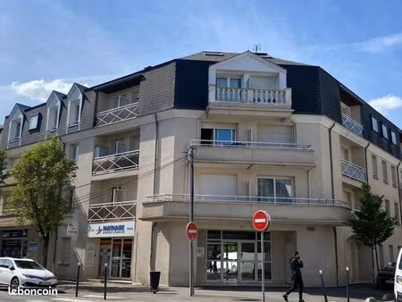 studio 1 pièce 28 m²