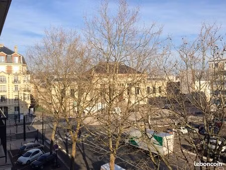 très joli t3 de 74 m2 vue sur le palais de justice