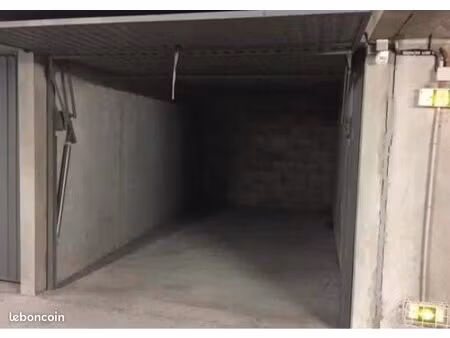 loue garage centre ville moutiers