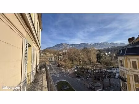 studio 1 pièce 25 m²