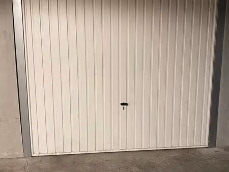 loue garage 1 voiture bassens / martinière (73)