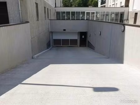 garage / parking