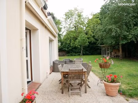 deux maisons sur un terrain de 1438m2 à 10 min à pied du rer vésinet centre