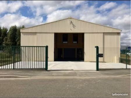bâtiment industriel avec logements de fonction