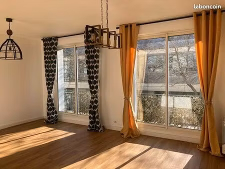 appartement t3 / hyper centre / avec balcon et parking