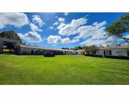 vente maison à saint-hilaire-de-riez (85270) : à vendre / 250m² saint-hilaire-de-riez