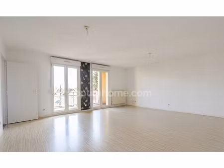 yutz - appartement 3 pieces de 79 m² avec 2 chambres  un balcon et un garage ! fort potent