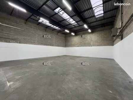 local industriel 382 m²