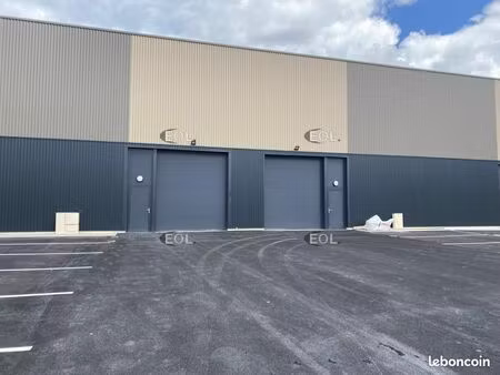 local d'activité 374 m²