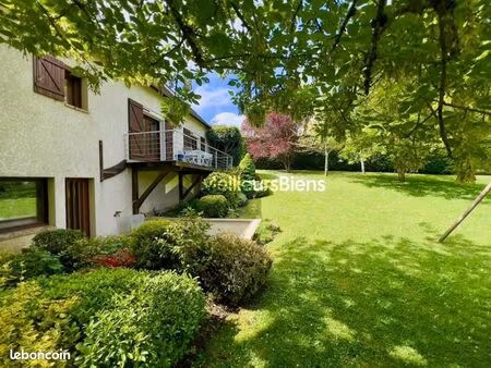 maison 9 pièces 174 m²