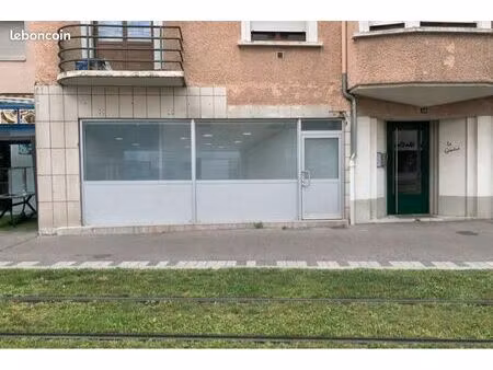 local commercial lumineux 35 m² avec vitrine