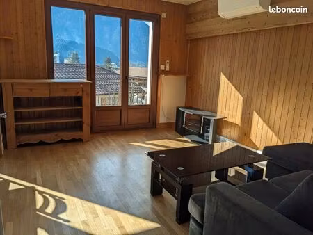 t3 meublé avec cave et garage - 54 m2 - centre thônes