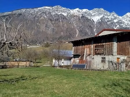 terrain constructible avec bâtiment agricole