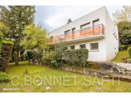 propriété 7 pièces 141 m²