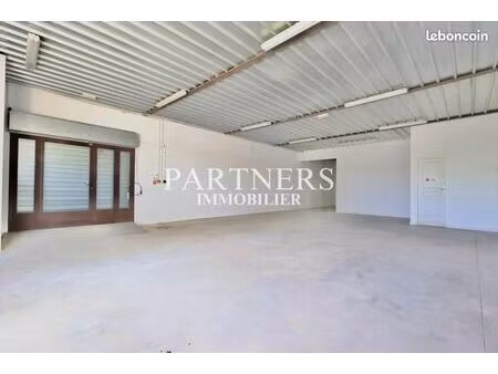 local commercial 160 m² cadenet