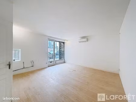 local commercial 24 m² orange