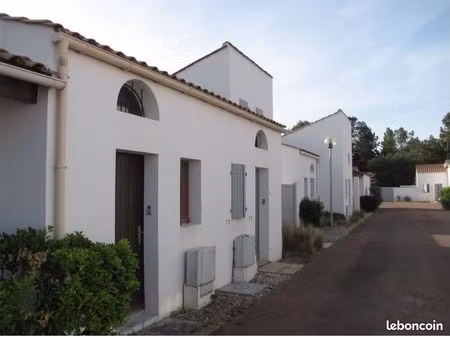 maison/stutio de vacances à la tranche/mer