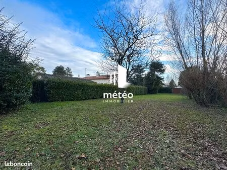 terrain 390 m² lucon