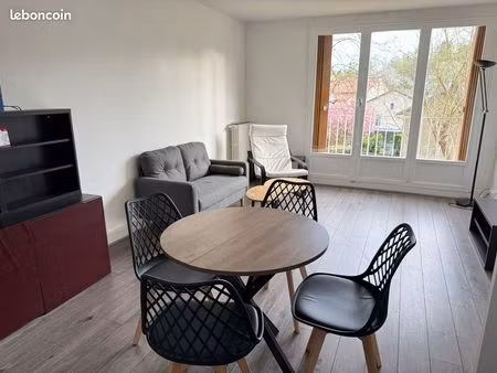 t3 meublé lumineux – 55 m² – parking + cave – saint-germain-en-laye