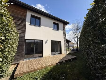 villa 4 pièces 90 m²