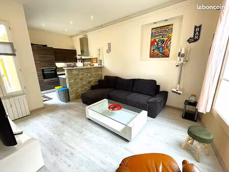 maison rénovée – 2 chambres – cour privée – 12 000/an en location