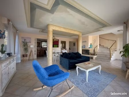 villa 13 pièces 300 m²