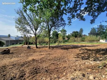 terrain 1 300 m² abrest