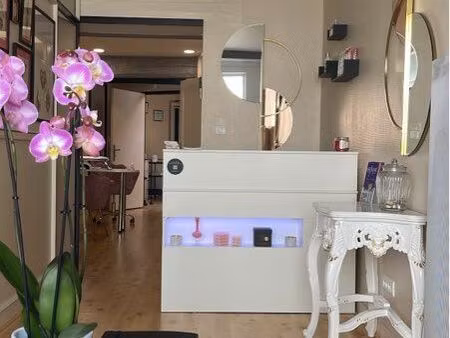 location pièce dans local esthétique – centre-ville châtellerault