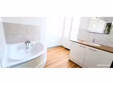 maison divisée en 2 appartements