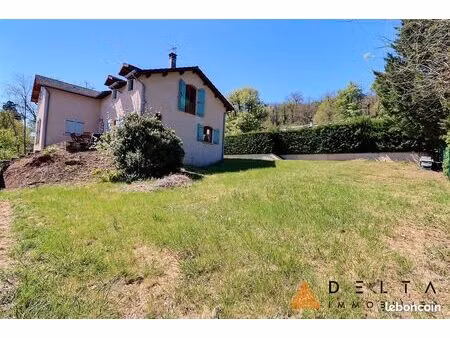 maison 7 pièces 204 m²