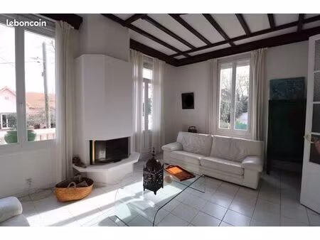 villa 4/5 p 165 m2 avec patio et garage