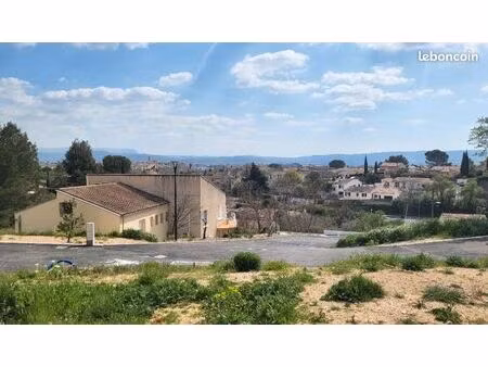 terrain 235 m² pertuis