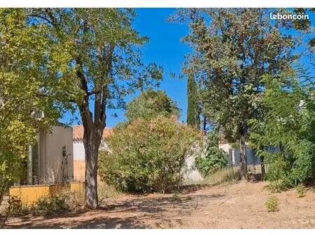 terrain 600 m² pertuis