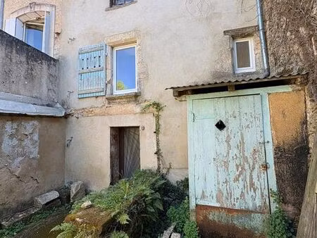 vivonne - ensemble immobilier composé d'un local commercial et d'un appartement