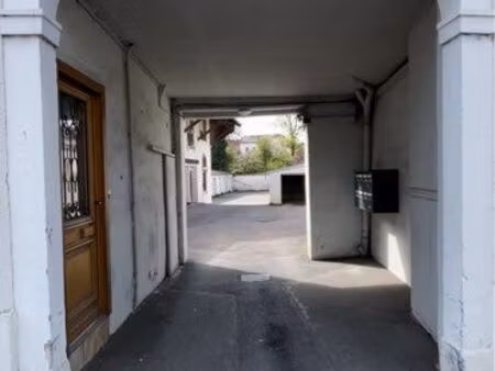 batterie de 18 garages sécurisés