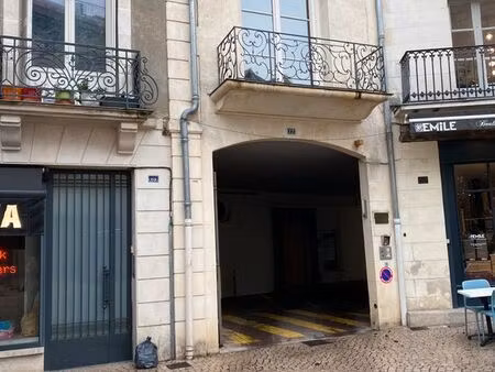 place de parking hypercentre poitiers