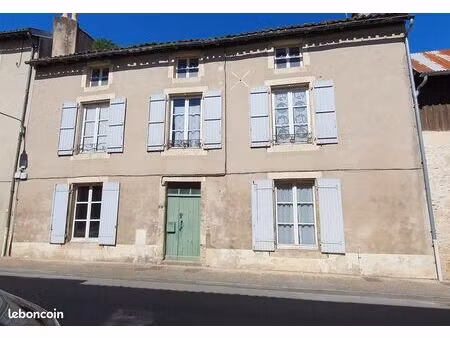 maison de ville a vendre à lusignan 86
