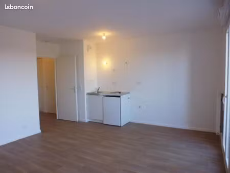 studio 1 pièce 28 m²