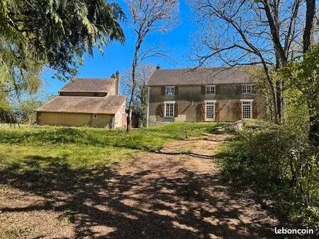 propriété sur 1.8 hectares avec 2 maisons
