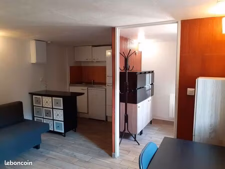 studio 22m²  proche rer et commerces  820 tout compris