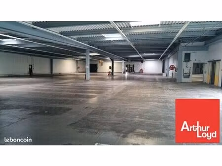 local d'activite 3868 m² jaunay clan