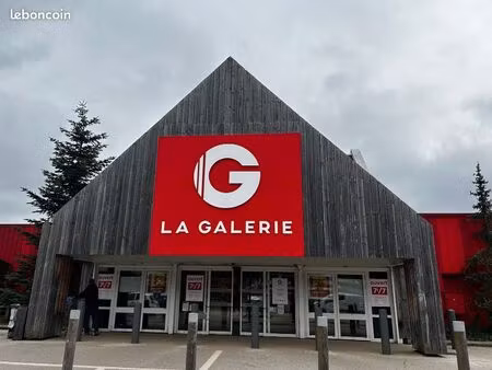 à louer - locaux commerciaux 128m² et 63m² : arbent  oyonnax