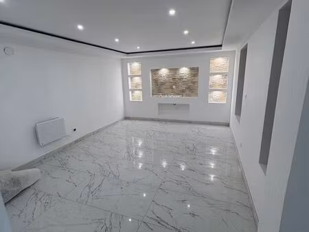 maison mitoyenne de derrière et côté